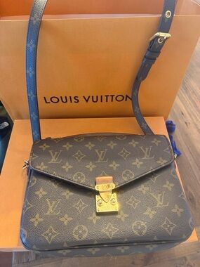 Louis Vuitton Monogram Pochette Metis Crossbody in Brown with Gold Hardware